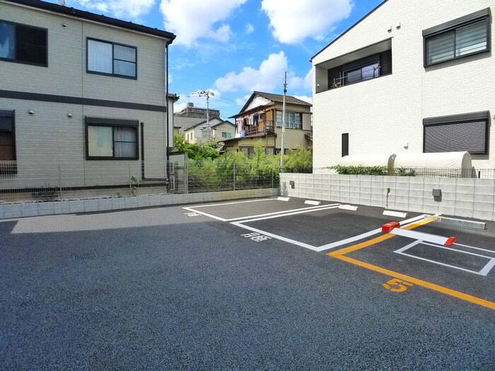 物件外観写真3　(駐車場)