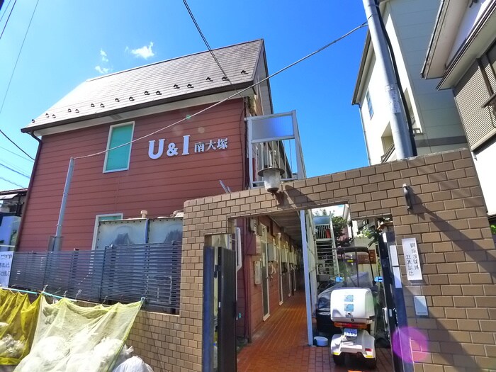 物件外観写真3　(エントランス部分)