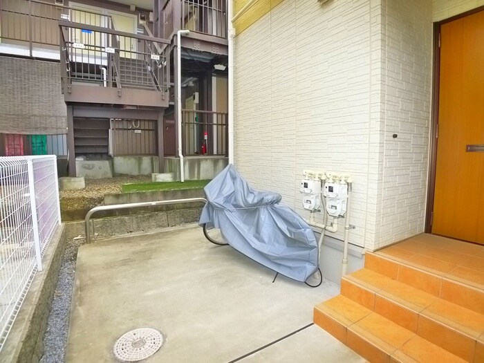物件外観写真3　(駐輪場)
