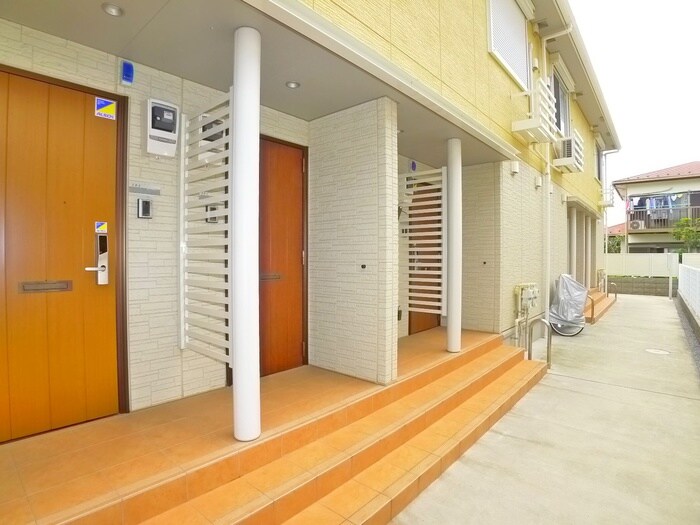 物件外観写真5　(エントランス部分)