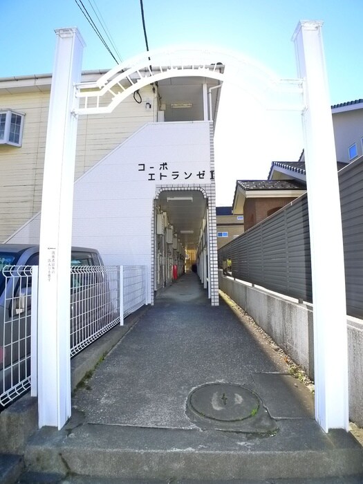 物件外観写真3　(エントランス部分)