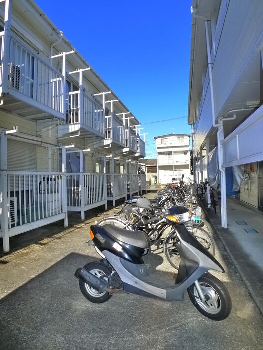 物件外観写真4　(駐輪場)