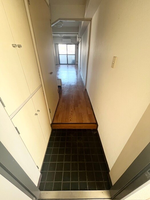 物件内観写真11　(玄関)