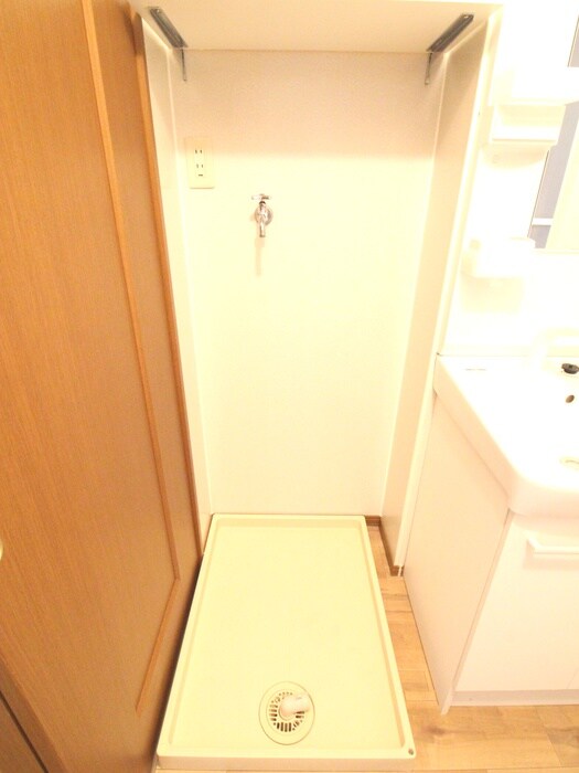 物件内観写真15　(洗濯機置場)