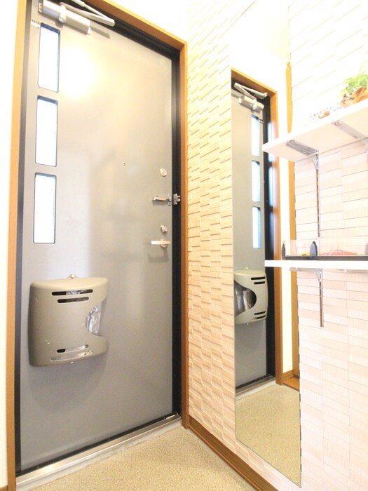 物件内観写真16　(玄関)