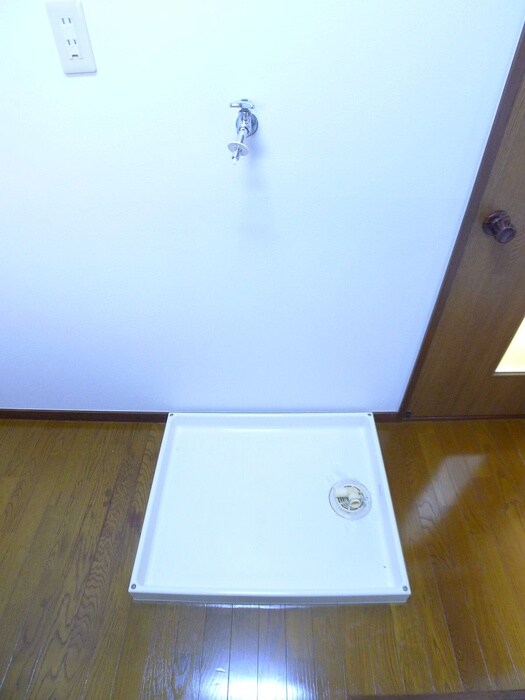 物件内観写真16　(洗濯機置場)