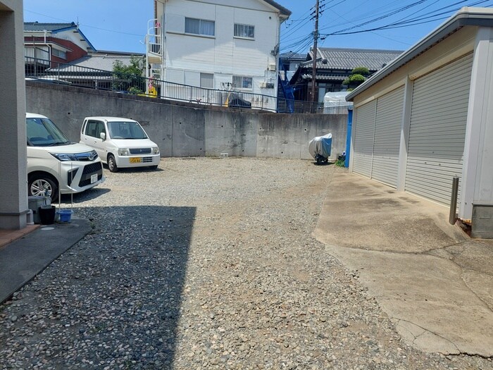 物件外観写真3　(駐車場)