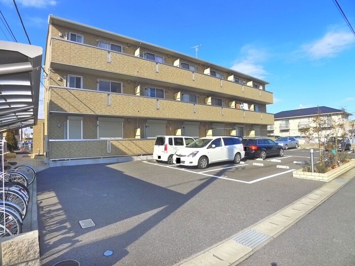 物件外観写真2　(駐車場)