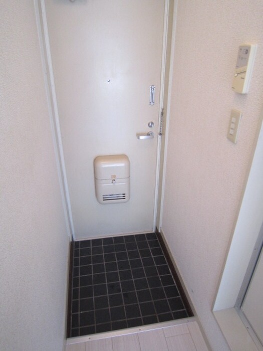 物件内観写真16　(玄関)