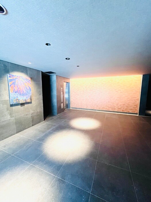 物件外観写真6　(エントランス部分)