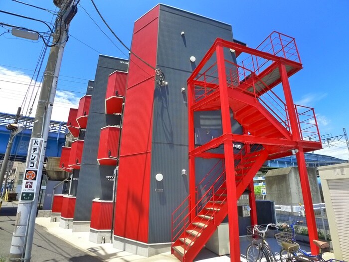 物件外観写真2　(エントランス部分)