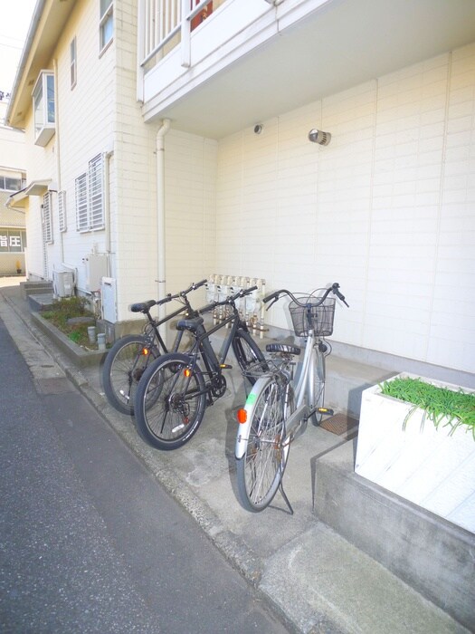 物件外観写真2　(駐輪場)
