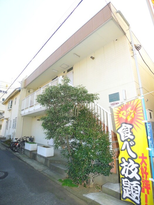 物件外観写真3　(エントランス部分)