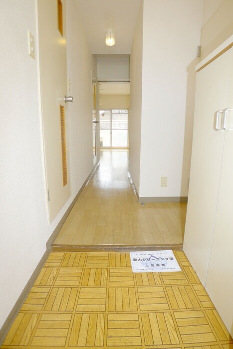 物件内観写真7　(玄関)