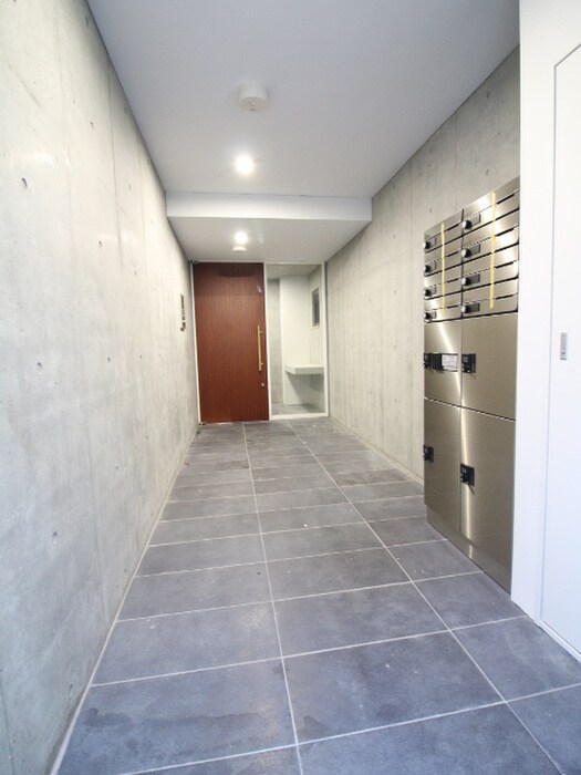 物件外観写真4　(エントランス部分)