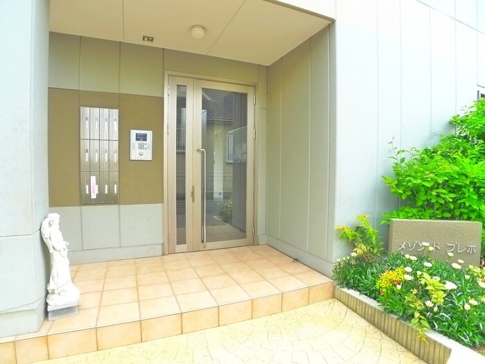 物件外観写真3　(エントランス部分)