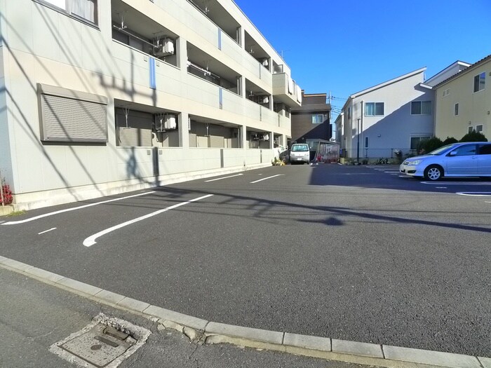 物件外観写真6　(駐車場)