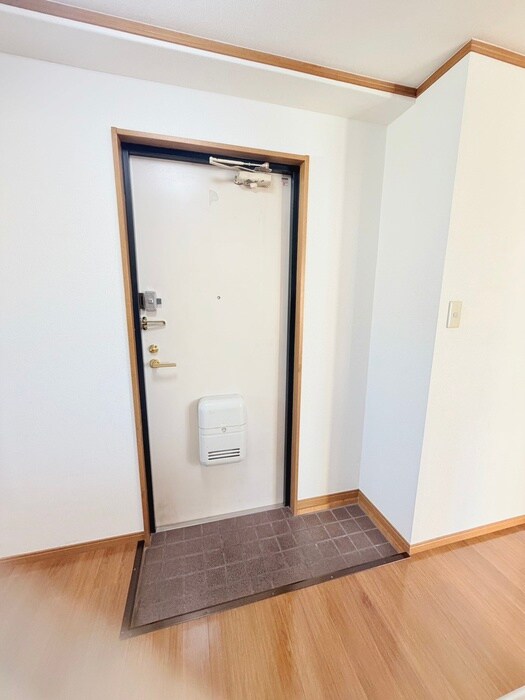 物件内観写真12　(玄関)