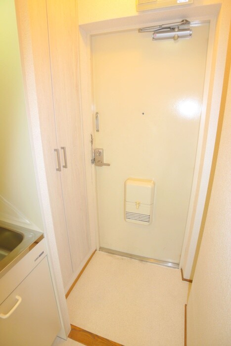 物件内観写真16　(玄関)