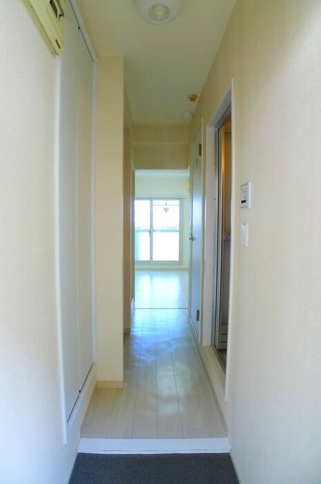 物件内観写真16　(玄関)