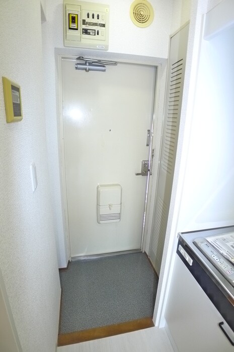 物件内観写真16　(玄関)