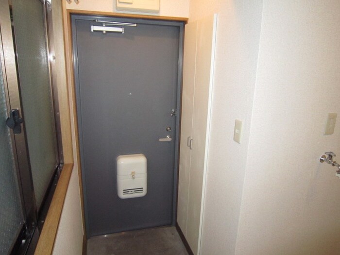 物件内観写真7　(玄関)
