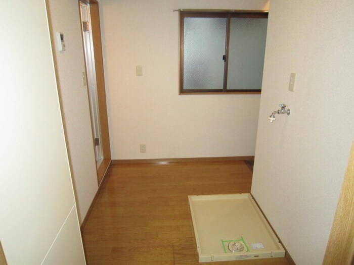 物件内観写真8　(洗濯機置場)