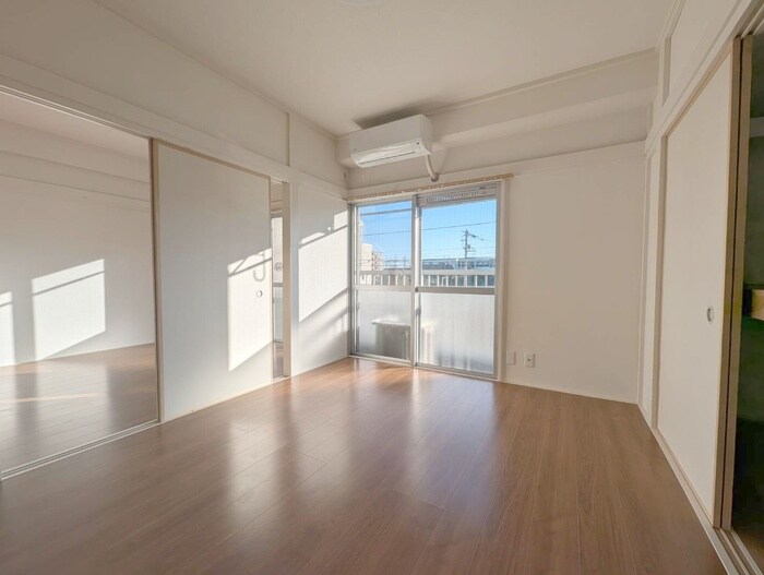 物件内観写真8　(室内からの展望)