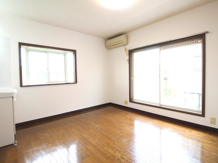 物件内観写真8　(室内からの展望)