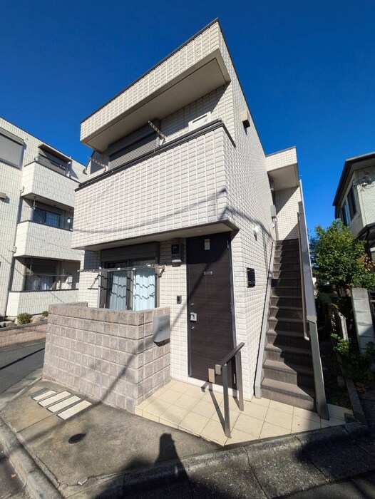 物件外観写真1　(エントランス部分)