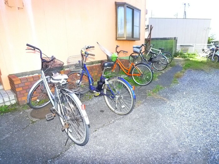 物件外観写真6　(駐輪場)