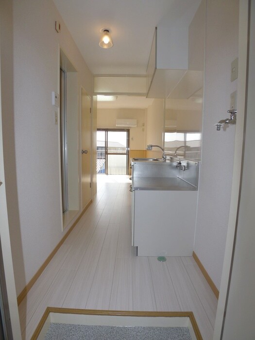 物件内観写真10　(玄関)