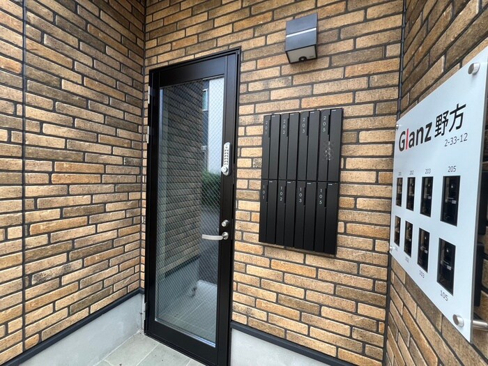 物件外観写真3　(エントランス部分)