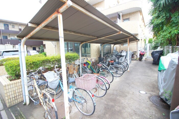 物件外観写真4　(駐輪場)