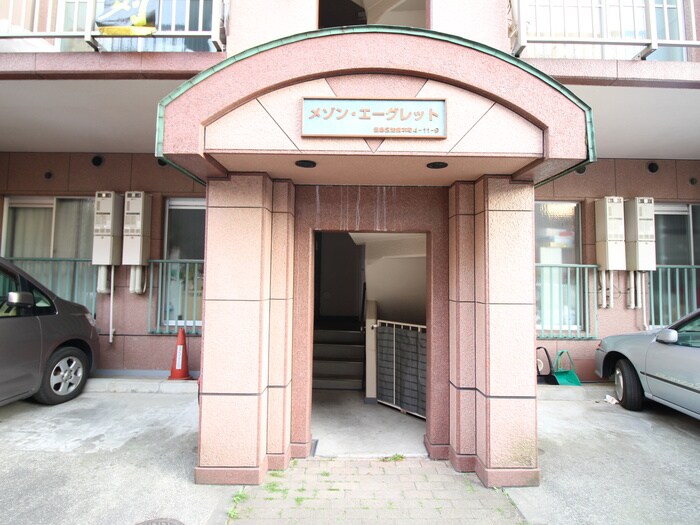 物件外観写真2　(エントランス部分)