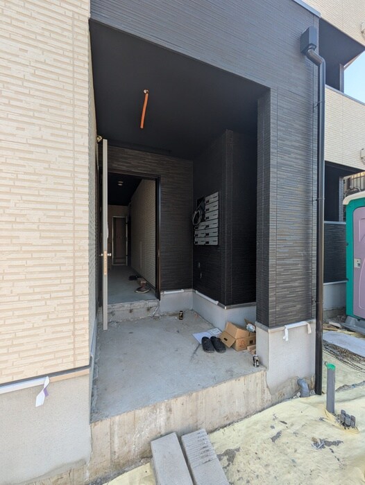 物件外観写真3　(エントランス部分)