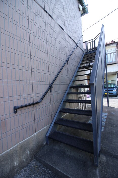 物件外観写真5　(エントランス部分)