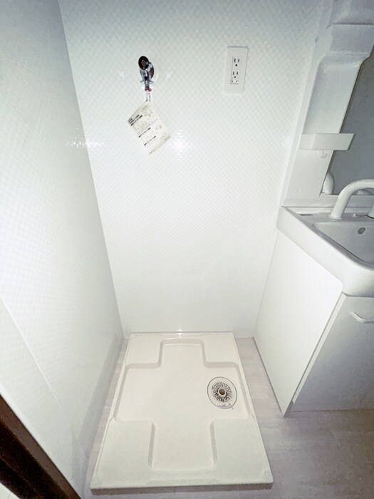 物件内観写真12　(洗濯機置場)