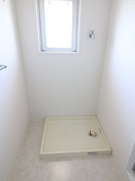 物件内観写真12　(洗濯機置場)