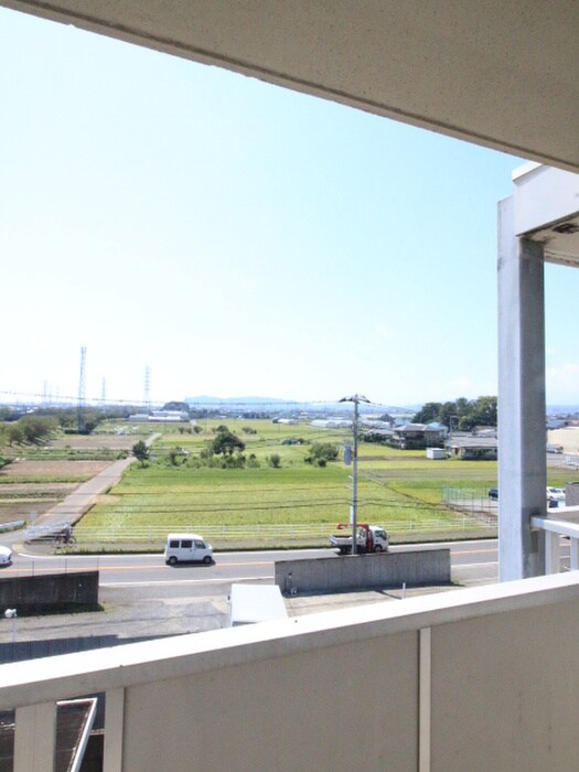 物件内観写真16　(室内からの展望)