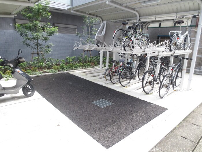 物件外観写真3　(駐輪場)