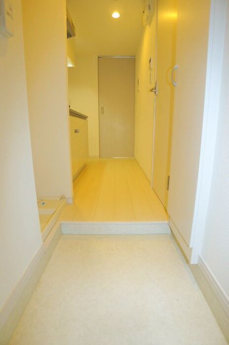 物件内観写真7　(玄関)