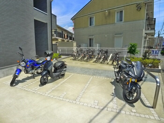 物件外観写真4　(駐輪場)