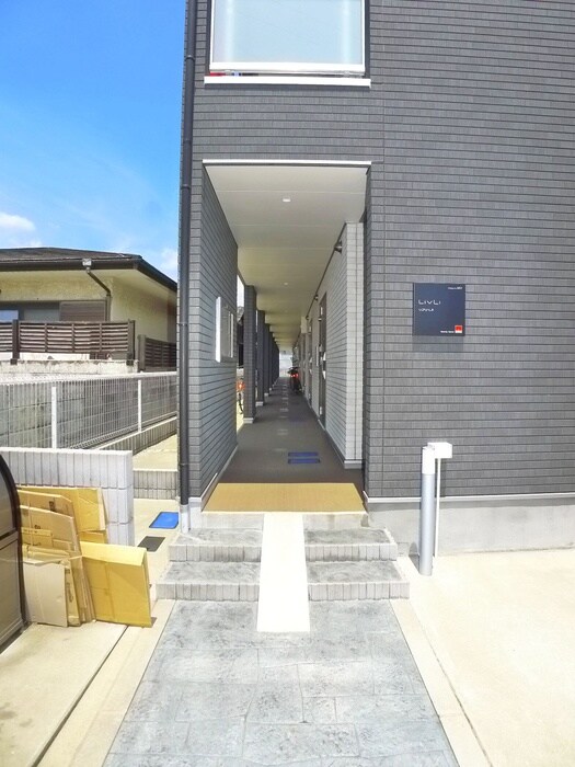 物件外観写真5　(エントランス部分)