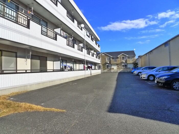 物件外観写真4　(駐車場)