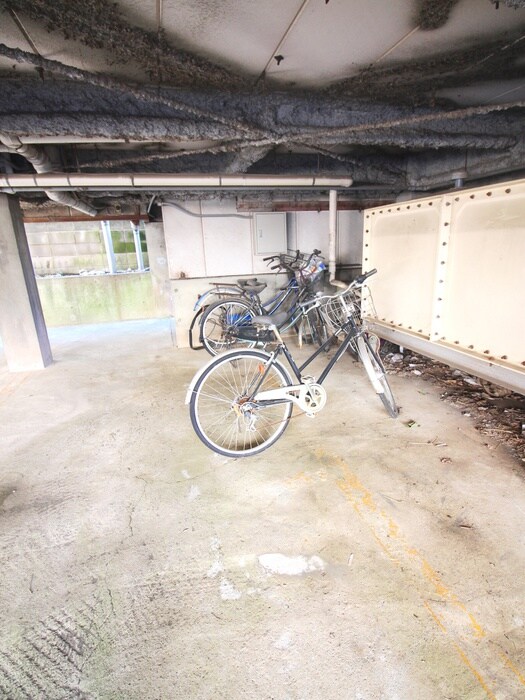 物件外観写真5　(駐輪場)
