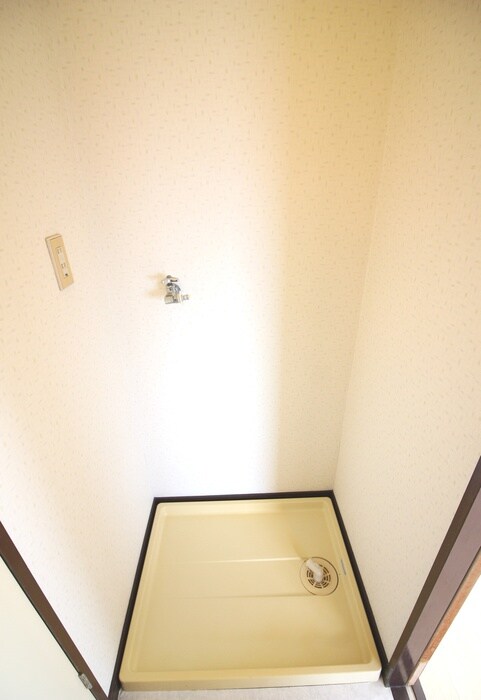 物件内観写真10　(洗濯機置場)