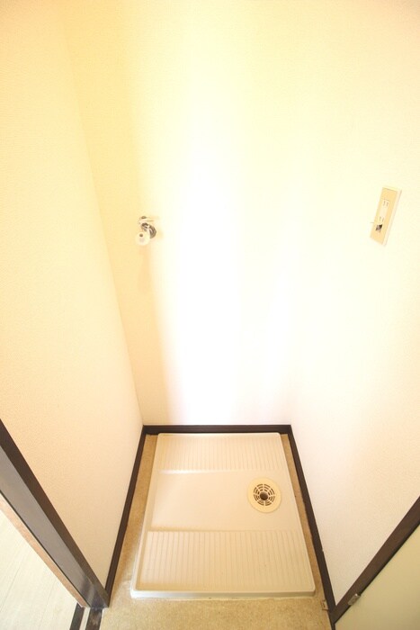 物件内観写真12　(洗濯機置場)