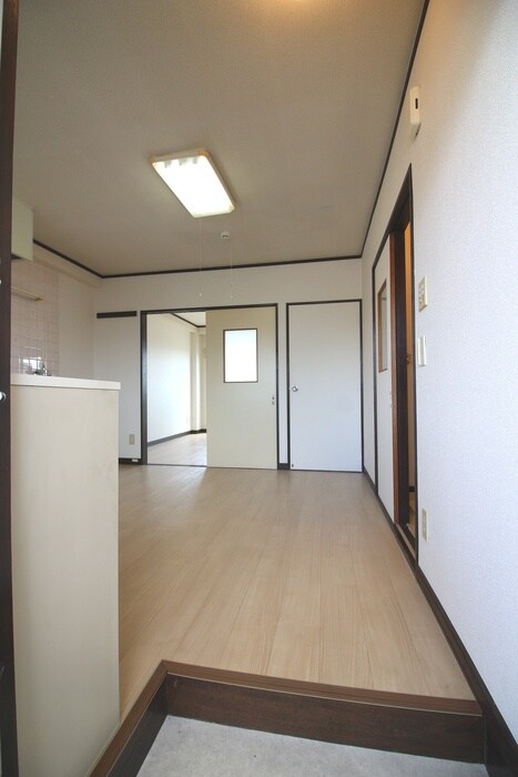 物件内観写真13　(玄関)