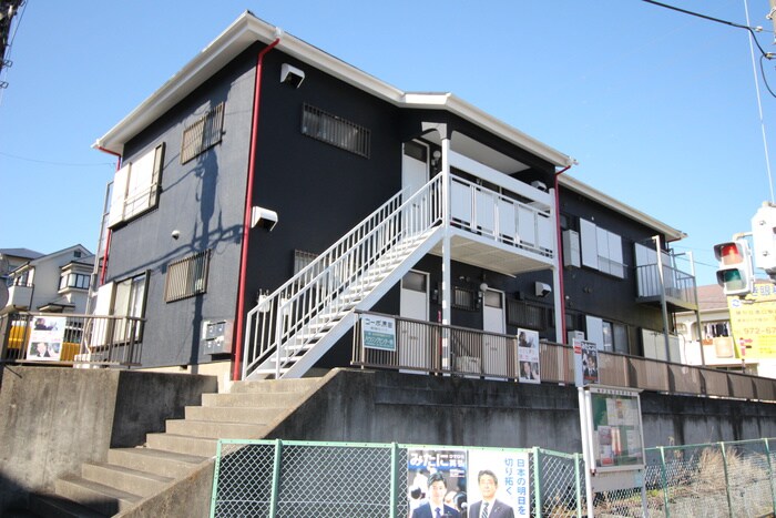 物件外観写真2　(エントランス部分)